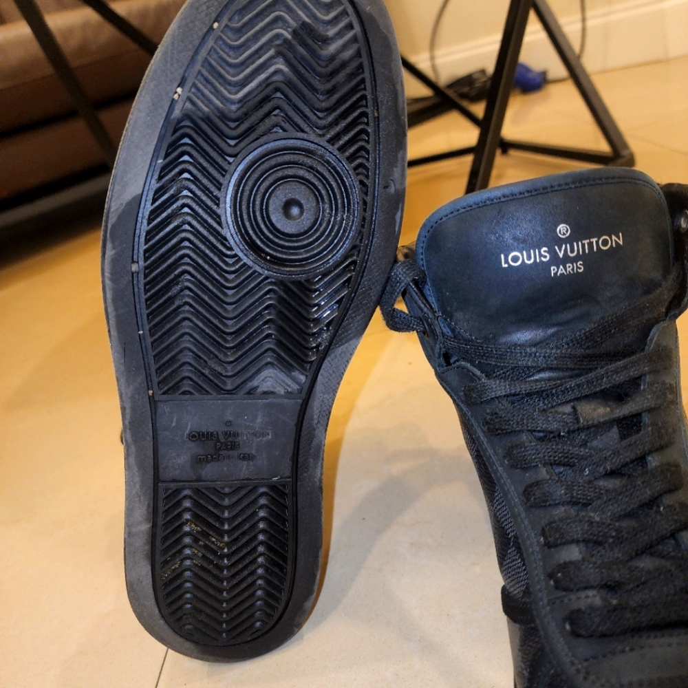 Lv    Shoes Size 8 Authentic Louis Vuitton